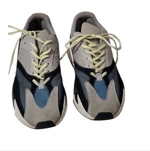 Yeezy Wave Runners Men's Size 10